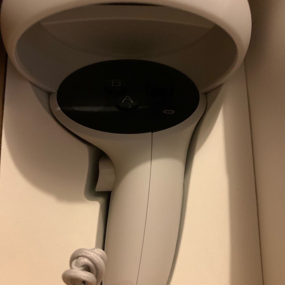 White VR Controller Meta Quest 2